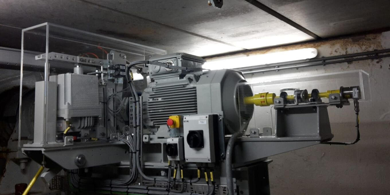 Custom-made protective machine covers in Amsterdam bridges